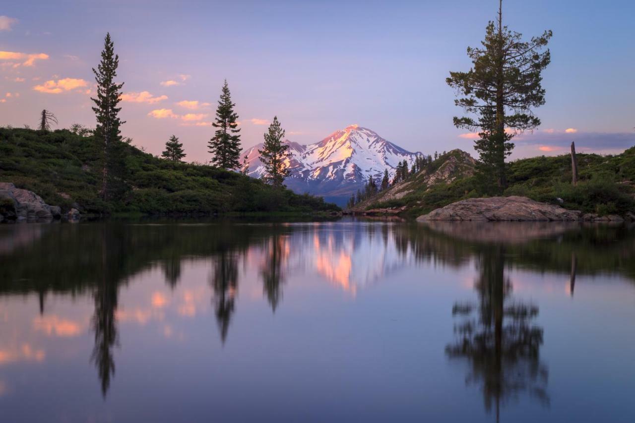 Inn At Mount Shasta Zewnętrze zdjęcie